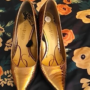Gold SAM&LIBBY PUMPS
